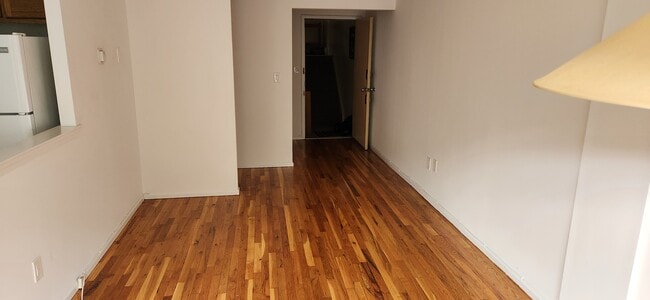 2347 77th St, Unit First floor in East Elmhurst, NY - Foto de edificio - Building Photo