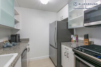 500 W 56th St in New York, NY - Building Photo - Building Photo