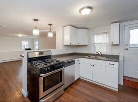 41 Somerset Ave, Unit B in Winthrop, MA - Building Photo