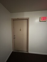 1075 Valley Ln, Unit 309 in Hoffman Estates, IL - Building Photo