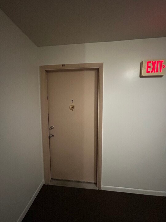 1075 Valley Ln, Unit 309 in Hoffman Estates, IL - Building Photo