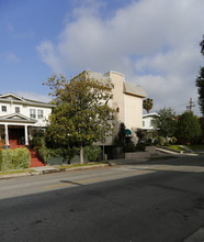 311 S Norton Ave in Los Angeles, CA - Foto de edificio - Building Photo