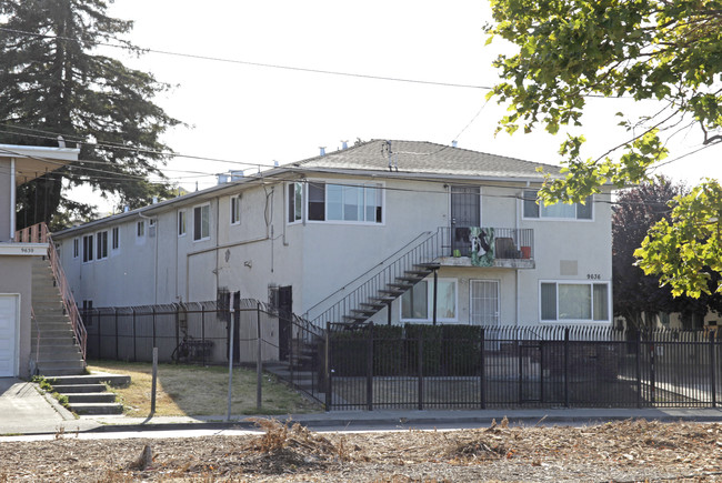 9640 Bancroft Ave in Oakland, CA - Building Photo - Building Photo