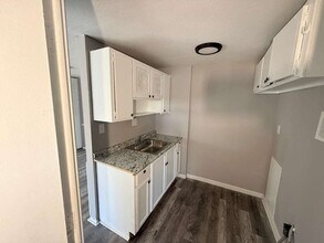 13420 Euclid Ave, Unit 213 in East Cleveland, OH - Building Photo - Building Photo