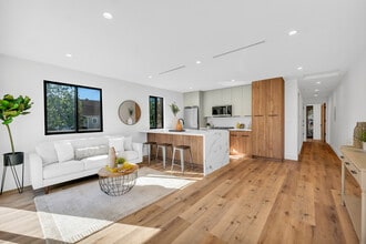 651 N Wilton Pl in Los Angeles, CA - Building Photo - Building Photo