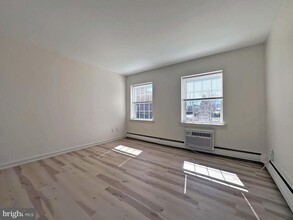 34 W Montgomery Ave in Ardmore, PA - Building Photo - Building Photo