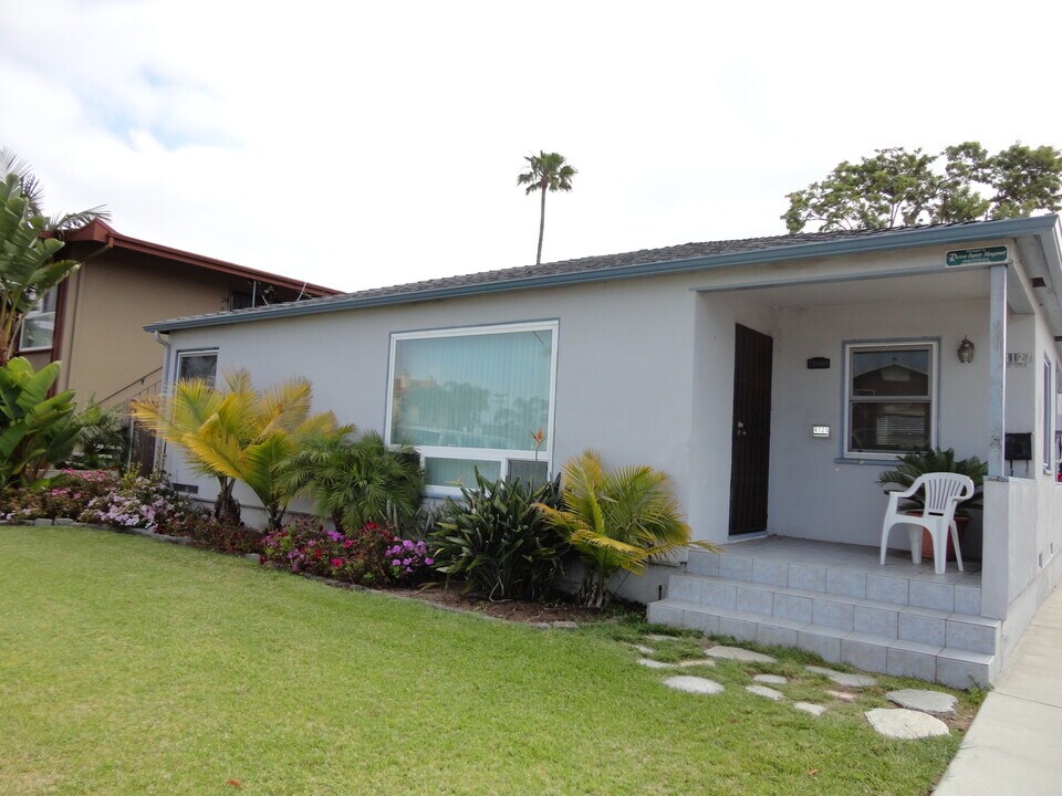 4127-4127 Ingraham St in San Diego, CA - Building Photo