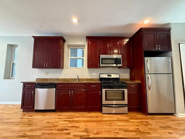 3219 S Lituanica Ave in Chicago, IL - Building Photo - Building Photo