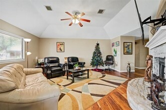 21013 Ridgeview Loop in Lago Vista, TX - Building Photo - Building Photo