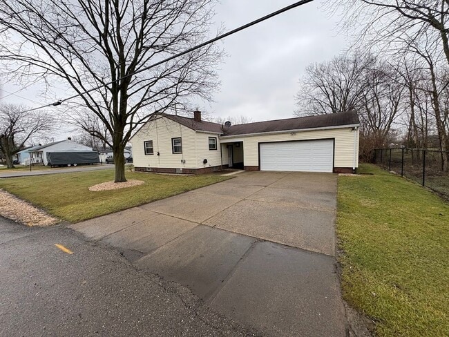 3035 Bayer Cir NW in Massillon, OH - Building Photo - Building Photo