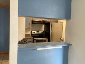 7200 Clarewood Dr in Houston, TX - Building Photo - Building Photo