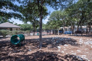 Hilltop at Shavano in San Antonio, TX - Building Photo