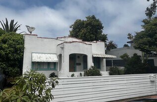 921 Superba Ave in Los Angeles, CA - Building Photo