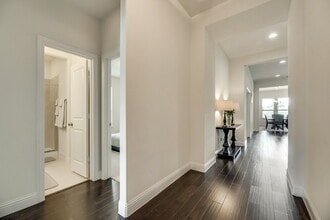 15404 Pioneer Bluff Trail in Roanoke, TX - Foto de edificio - Building Photo