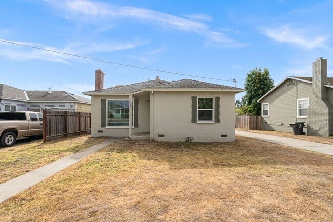 129 Clifford Ave in Watsonville, CA - Building Photo - Building Photo