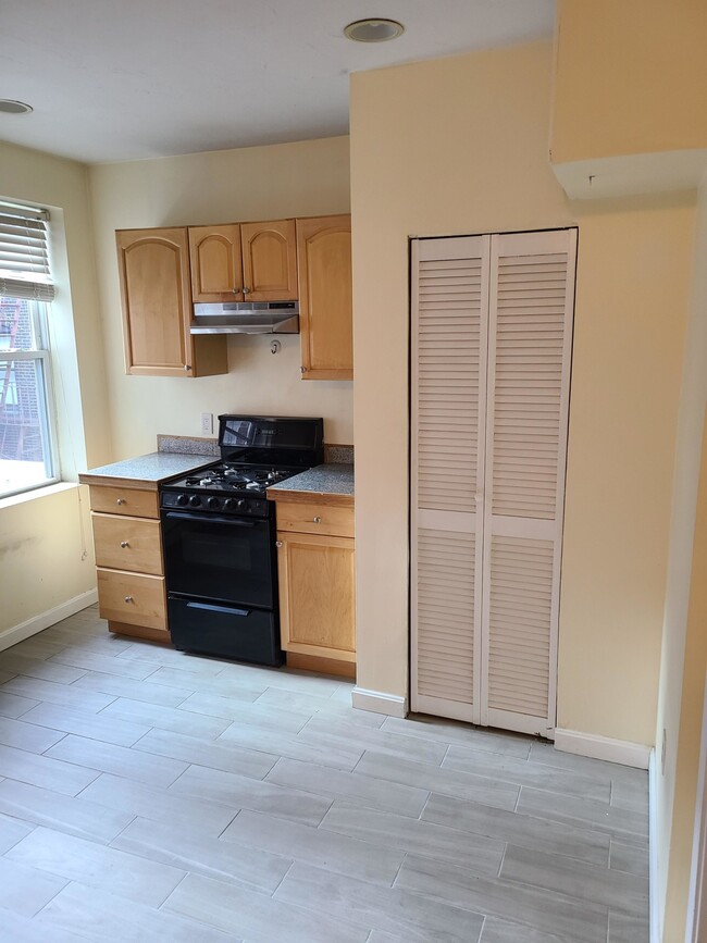 220 Hanover St, Unit 1