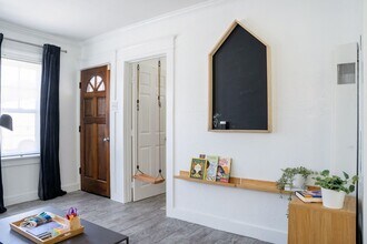 2634 E 11th St in Long Beach, CA - Building Photo - Building Photo