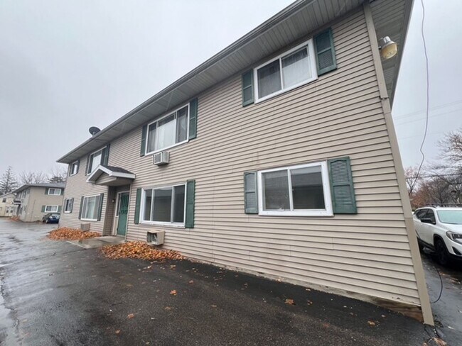 909 Genrich St in Wausau, WI - Foto de edificio - Building Photo