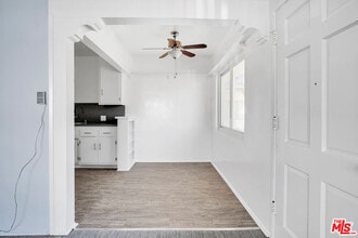 176 W Elmwood Ave in Burbank, CA - Building Photo - Building Photo