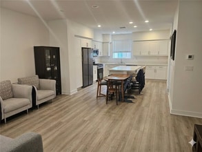 11737 Florence Ave, Unit 6 in Santa Fe Springs, CA - Building Photo - Building Photo