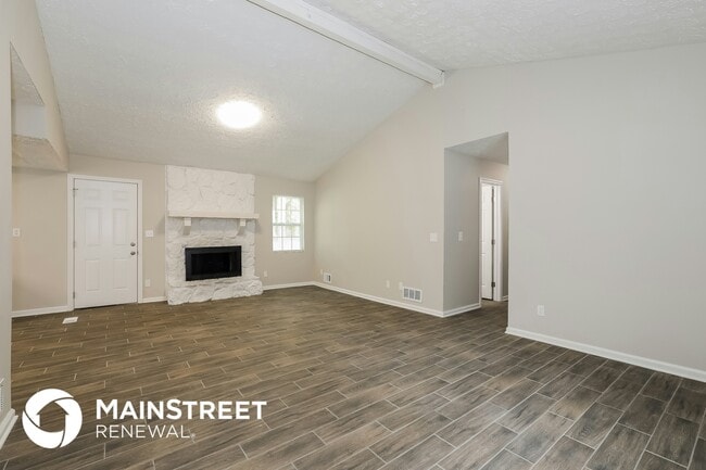 1947 Valley Woods Dr in Riverdale, GA - Foto de edificio - Building Photo