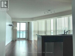 19 Grand Trunk Crescent in Toronto, ON - Building Photo - Building Photo