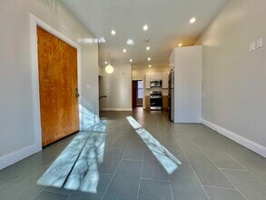 1607 Tremont St, Unit 1 in Boston, MA - Foto de edificio - Building Photo