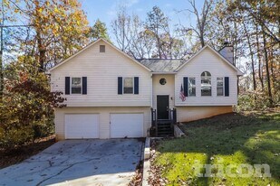 158 Sweetwater Cir in Powder Springs, GA - Building Photo
