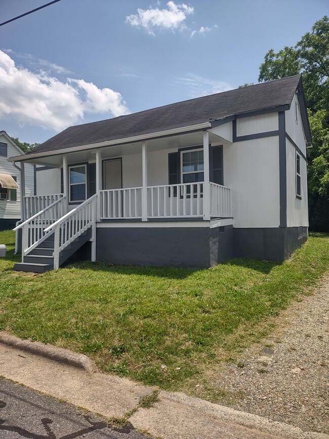 809 Sunset St in Reidsville, NC - Building Photo - Building Photo