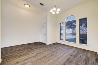 32006 Annice Ln in Pinehurst, TX - Building Photo - Building Photo