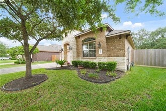 2402 Via Montesano in League City, TX - Building Photo - Building Photo