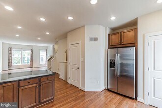 12167 Waveland St in Fairfax, VA - Building Photo - Building Photo