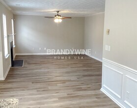 2025 Newton Estates Dr in Ellenwood, GA - Foto de edificio - Building Photo