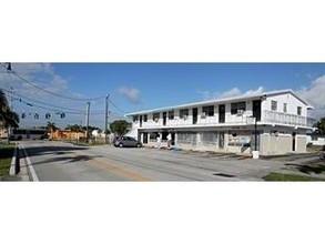 110-118 Foster Rd in Hallandale Beach, FL - Building Photo - Building Photo