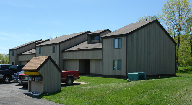 Lord's Hill Apartments in La Fayette, NY - Foto de edificio - Building Photo