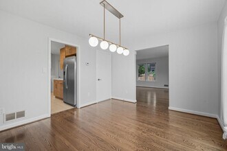 6251 Lakeview Dr in Falls Church, VA - Building Photo - Building Photo