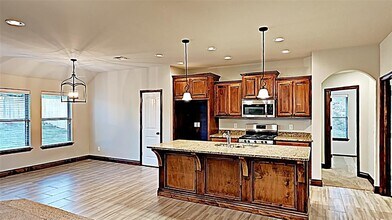 412 Charles Ct in Yukon, OK - Building Photo - Building Photo