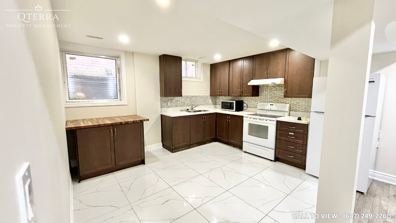 2 Lackington St in Brampton, ON - Building Photo