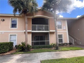 8235 Ibis Club Dr, Unit 302 in Naples, FL - Building Photo