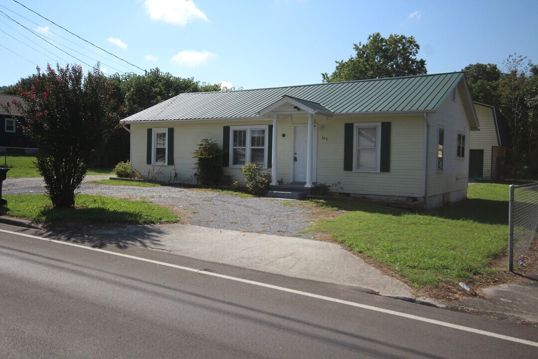 304 James St in Rossville, GA - Foto de edificio
