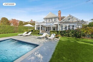 27 James St in Southampton, NY - Building Photo