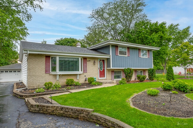 property at 5S300 Tuthill Rd