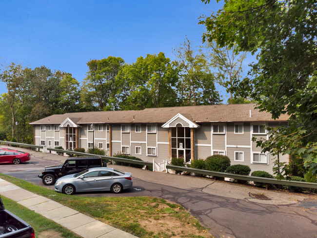 Upland Village Apartments in Pottstown, PA - Foto de edificio - Building Photo