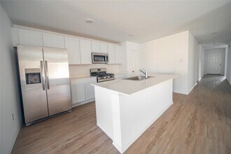 9530 Brookside Point Dr in Baytown, TX - Building Photo - Building Photo