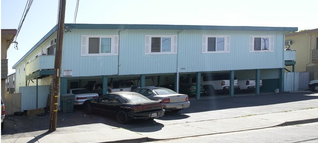 1630 Frisbie Ct in Concord, CA - Foto de edificio - Building Photo