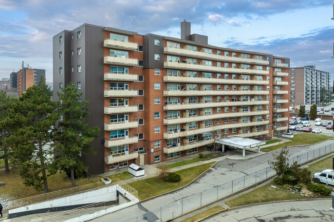 Bristol Arms Apartment in Mississauga, ON - Building Photo - Building Photo