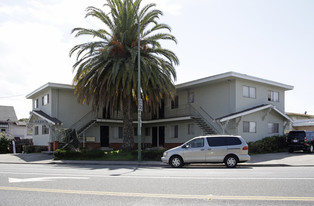 5555 Bancroft Ave in Oakland, CA - Building Photo