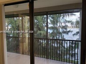 468 NE 206th Ln in Miami, FL - Building Photo