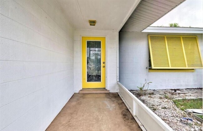 1165 S Oxford Dr in Englewood, FL - Building Photo - Building Photo