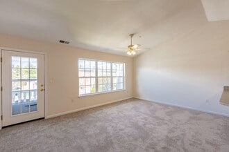 206 Flurry Ln in West Babylon, NY - Building Photo - Building Photo